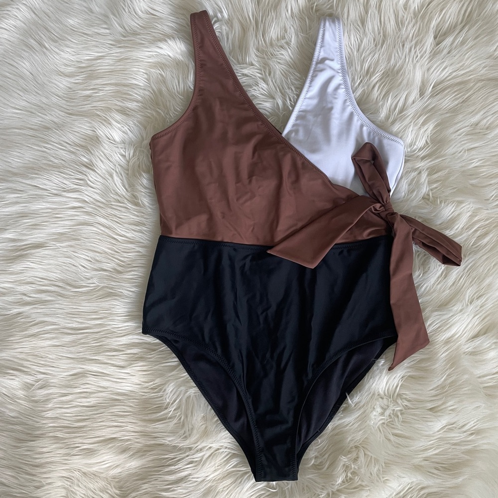 CUPSHE Women's One Piece Swimsuit Wrap Color Block Tie Side Bathing Suit